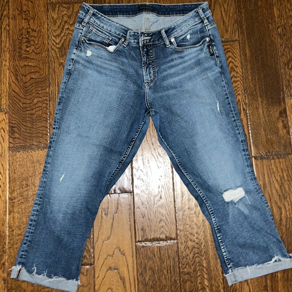 Light wash, minimal rips jeans
